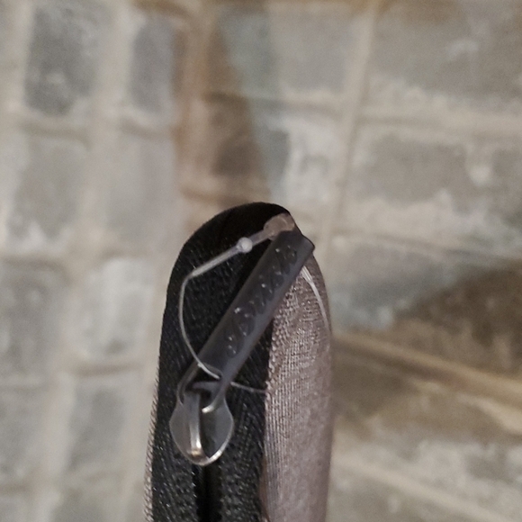 Brisk Empty Your Mind Tablet Case Gray Black - Picture 4 of 7